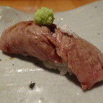 孝虎 - A5和牛サーロイン寿司