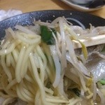 九州ラーメンキララ - みそベトコンラーメン　麺は中細麺かな