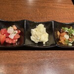 酒と肴と旨いもん 笑緒一 - マグロのキムチ漬け等3種類の先付け♪