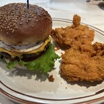 Hey's Diner - クラシックチーズバーガー＋エッグ(フライドチキン2P)！