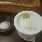 東間 - 天ぷら塩と蕎麦猪口