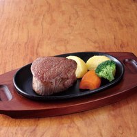 和牛ステーキ桜 - 贅沢すぎる、A5A４ランクの分厚いステーキ