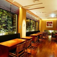 和牛ステーキ桜 - 広々とした店内