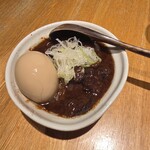 ソバキチ - ｢牛スジ土手煮(煮たまご入り)｣。