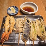 ソバキチ - 左側から　海老×2、椎茸、茄子、穴子×2。