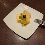 ポロとワイン - デザートはマンゴーとオレンジのセミフレッドだ。