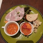 ポロとワイン - スターターとしてはまずまずかな…。