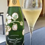 日本料理 TOBIUME - お酒①ペリエ・ジュエ・ベル・エポック2016(シャンパーニュ、フランス)
      葡萄品種:シャルドネ50%、ピノ・ノワール45%、ピノ・ムニエ5%