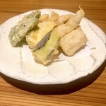 手打ちそば やっ古 - 夏野菜と太刀魚の天ぷら