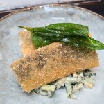 日本料理 TOBIUME - ⑨鮎(山口県岩国産)のフライ、揚げ蓼の葉載せ、自家製タルタル添え
      鮎らしいサッパリした脂、かなりお酒を飲んでいるので香りまでは判別出来ず
      外側の衣と植物油がより濃いめコクを付加していました