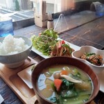 SO - 気まぐれSOランチ＆キムチ納豆