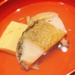 礒田 - 黒鮑の下には玉子豆腐が