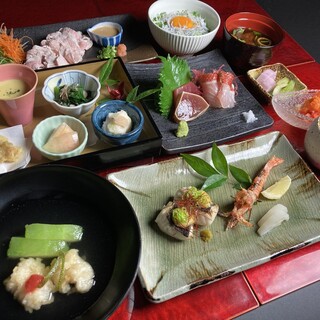 毎月変わるコース料理！飲み放題も人気です☆