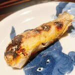 礒田 - 稚鮎も美味しいけど、若鮎はもっと好き。頭と尻尾、中骨を抜いてご提供