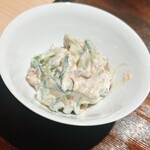 礒田 - ご飯前の箸休めです。冬菇と胡瓜の胡麻和え。これだけで日本酒が一合、いけちゃいそう