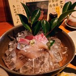 魚料理 ろっこん - 令和7年7月 ランチタイム(11:30〜14:00)
お造り御膳 税込1300円
メイン料理のお造り、天ぷら小鉢、豆腐、ご飯、みそ汁、漬けもの