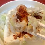 炭火焼き さん吉 - 冷奴（食べるラー油で）¥250-