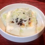 炭火焼き さん吉 - 食べるラー油はネギに埋もれています