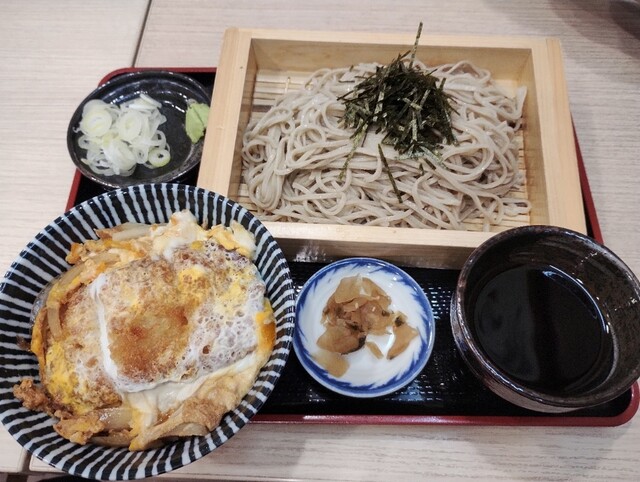 そば処 めん六や 秋田たかのす店 - 鷹ノ巣（うどん）の写真