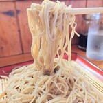 本田 - 冷水で締めて、食べ始めはコリコリ感すらある細切りのそば