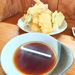 本田 - 天つゆは温かいものを提供