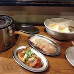 金町 肉流通センター - ごちゃまぜホルモン、肉通カルビなど