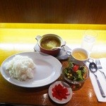 Hoteru Purinsesu Gaden Kafe Raunji - 壷焼きシーフードカレー、スープ・デザート・ドリンク付き1,000円