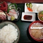 Taishuu gyoba gari - 本日の刺身定食900円