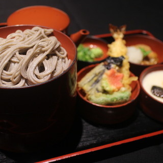 “Every Friday” you can enjoy all-you-can-eat soba noodles from Daikoji Temple in Kyoto, the famous “Sanhon Wariko Soba”!