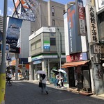 ピッツェリア ナポレターナ ラルデンツァ - 所沢駅西口から所沢プロペ商店街を２分くらいまっすぐ進み、ファミリーマートとハンコ屋さんの間の道を右折し、３０秒ほどで右側にお店がみえます。