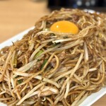 三久 - ・生玉子入り大盛りやきそば 1,200円/税込