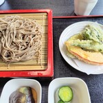 長沢茶屋 - 右上の葉っぱがキンジソウ