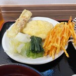 さかえ - 天ぷらだけではありません！茹でたほうれん草とキャベツもありました