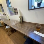 さかえ - カウンター席はゆったり3席