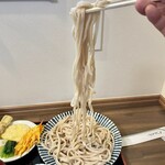 さかえ - 見よ！型崩れなし！掴んだ分だけ持ち上がる、いや、持ち上げ切れない強靭な武蔵野うどん