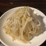 炭火焼肉 ホルモン にく式 - あっさり美味いナムル