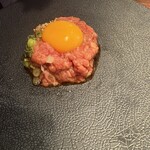 炭火焼肉 ホルモン にく式 - 卵黄ユッケ