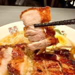 酒々落菜 - 2度揚げした排骨は外側カリッと香り高く、中は柔らかくジューシー！最高です。