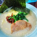 横浜ラーメン　壱鉄家