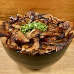 炭焼豚丼 豚野郎 - 