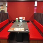 焼肉レストラン ひがしやま - 座席【２０２５年８月撮影】