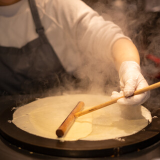 クレープやガレットの生地は全て店内仕込みでご用意してます！