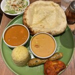 アマラ インドカレー&ナン - アマラスペシャル ドリンク付き1880円税込、サラダ、お好みカレー2種（バターチキン、クリーミー海老カレー）、骨なしタンドリーチキン、シーカカバブ、ターメリックライス（小）、チーズナンに変更+240円