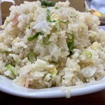 栄福 - 炒飯大盛（横姿）