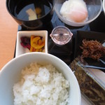 TO-FU CAFE FUJINO - 上左からお吸い物 温泉卵 香の物 ちりめん山椒 ご飯 味付け海苔