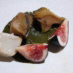 六雁 - 蝦夷鮑酒蒸し　海老芋揚げ　肝ソース　黒無花果