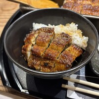 うなぎ 四代目 菊川 グローバルゲート店 - 1杯目は山椒のみ