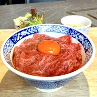 #ヒロキヤ六本木 - 飲める牛丼 Sサイズ（ご飯180g）スープ、サラダ付き
