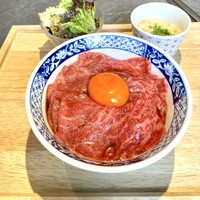 #ヒロキヤ六本木 - 飲める牛丼 Sサイズ（ご飯180g）スープ、サラダ付き