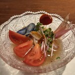 韓流 安歡 - 昆布締めして軽く炙った真鯛のムルフェ韓国風のスープ状のお刺身